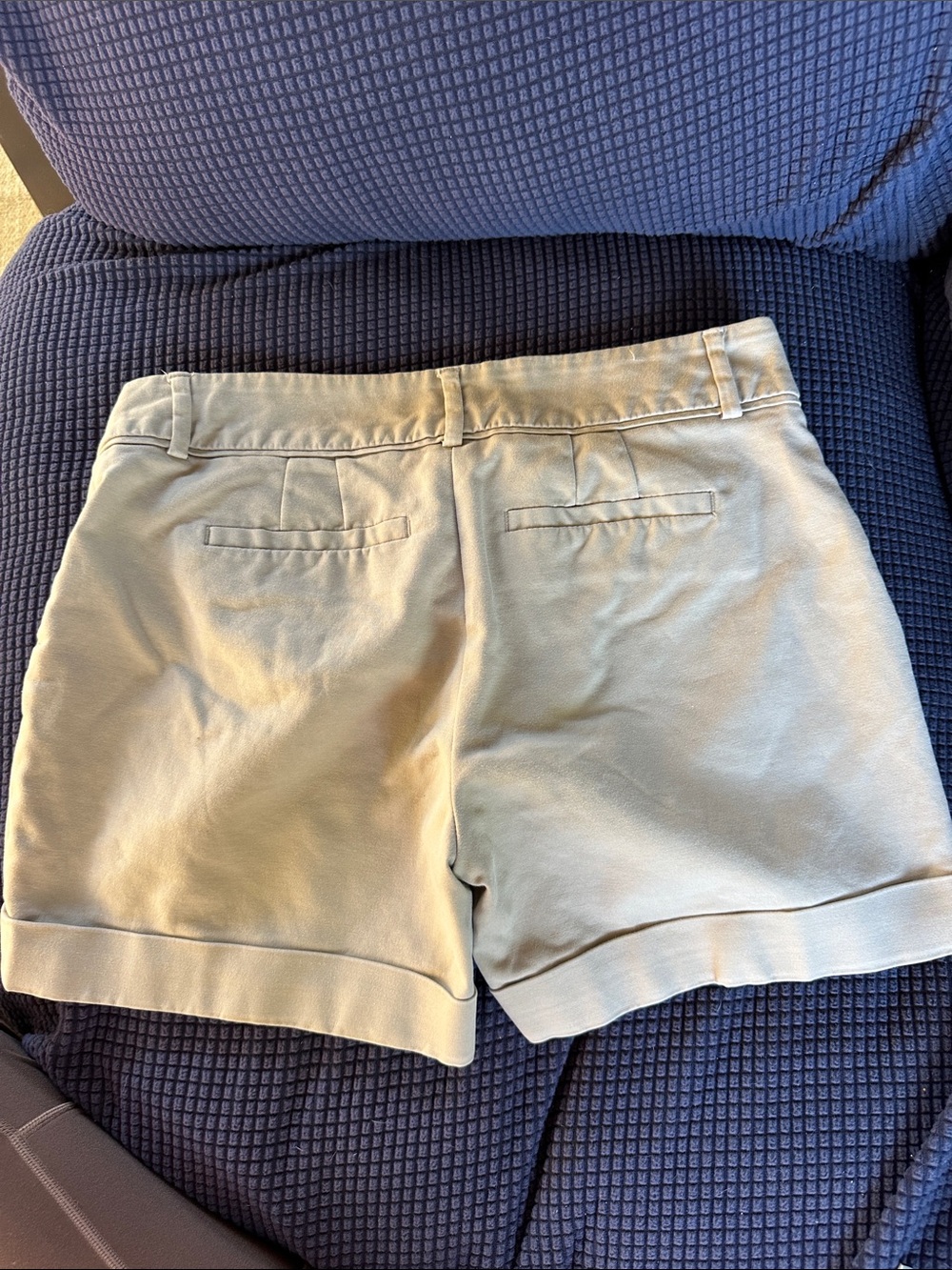Apt. 9 Tan Roll-Hem Chino Shorts, size 4 - Picture 8 of 8